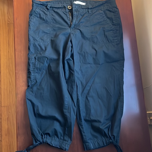 LOFT Pants & Jumpsuits Loft Black Capris 2 Inch Inseam Cargo Style